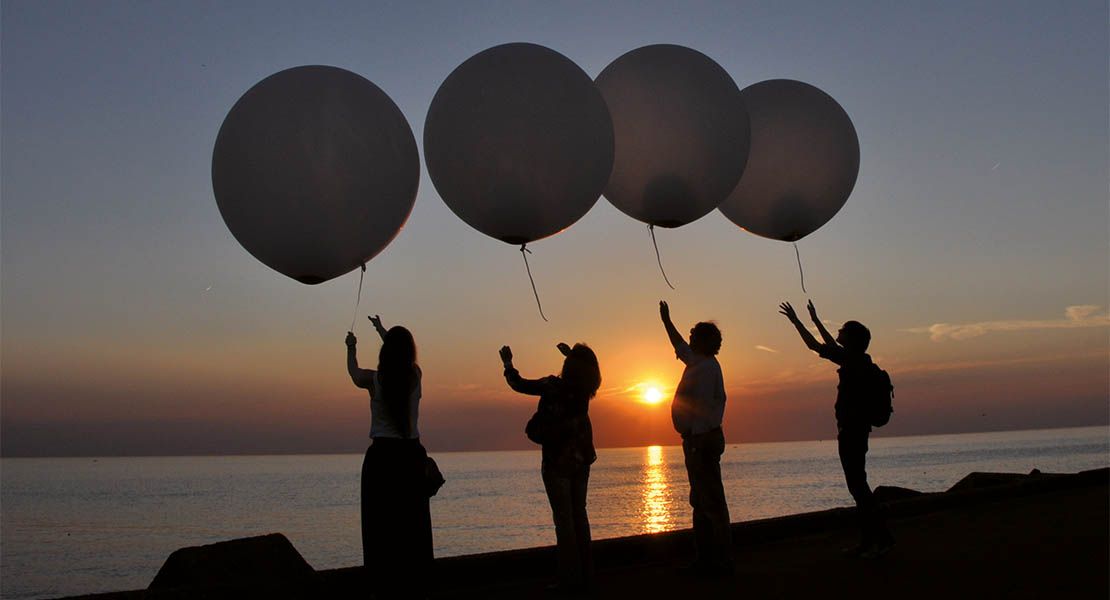 Verstreuung mit dem Heliumballon | Naturbestattungen